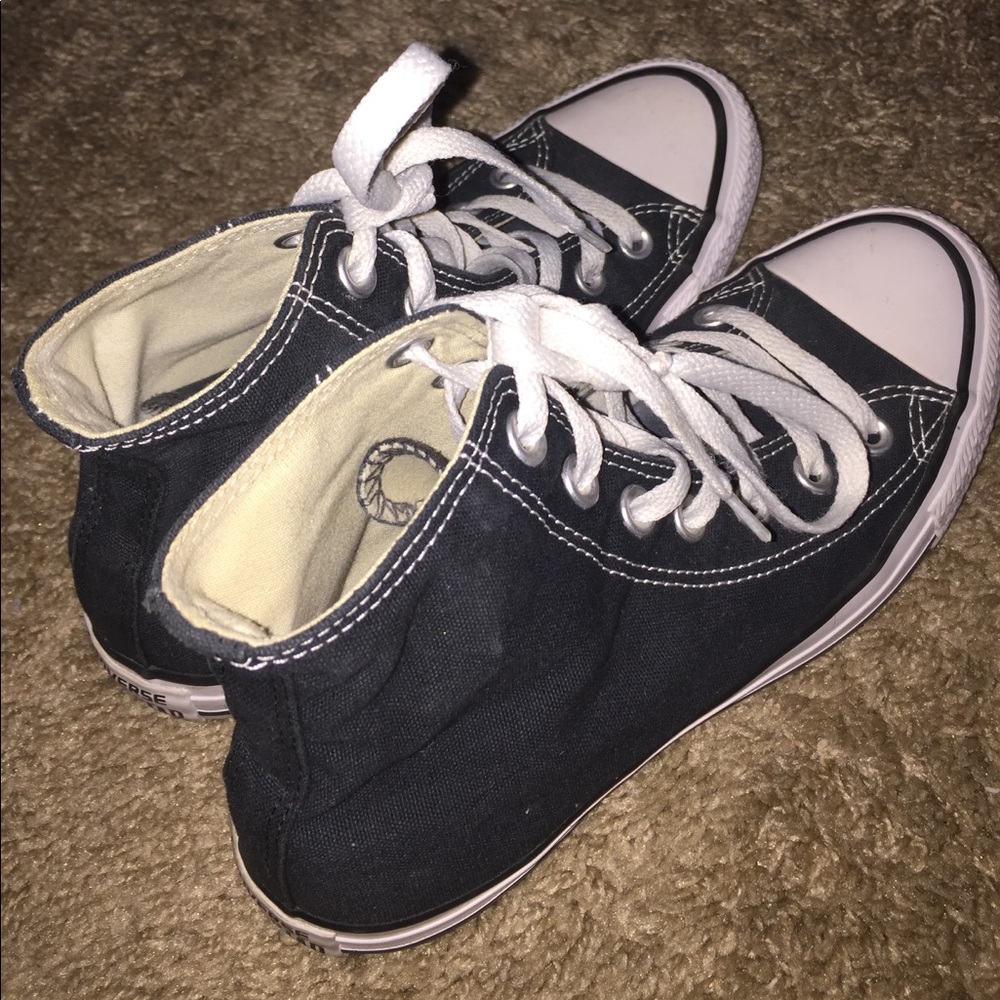 Blk&W hightop converse